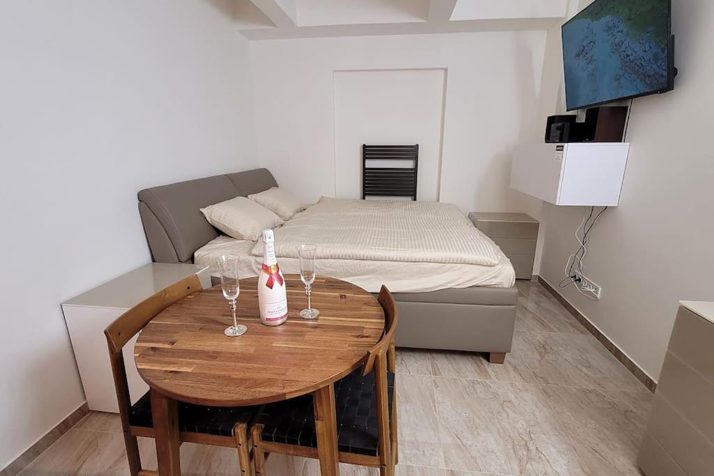 Luxusni Apartman Nedaleko Centra Prague Luaran gambar